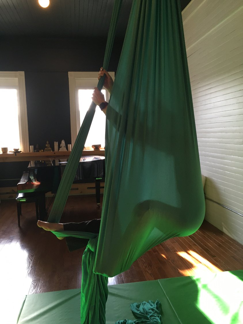 There is something comforting being wrapped up in a huge piece of fabric that hangs from the ceiling. My Gentle Silks class at the Chi Hive with instructor Hilary Chapman gives me the opportunity to rest, build core strength and manuever through the ups and downs of a slump.